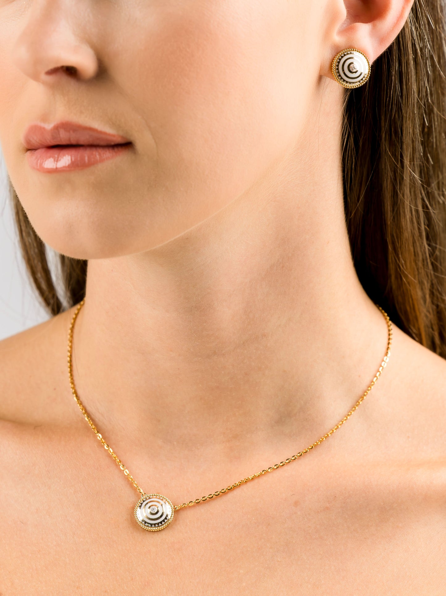 Maison Merchant Coeur Du Monde Classique Pendant with Chain