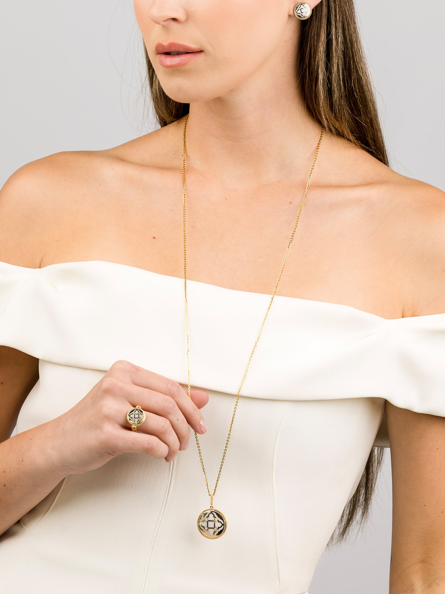 Maison Merchant Muse D'Art Majesté long necklace, 1 motif
